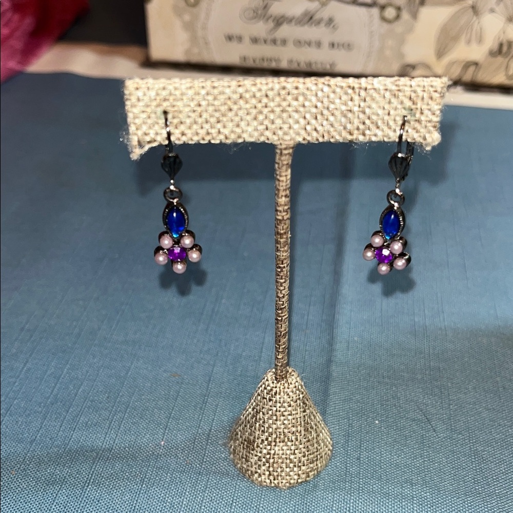 Gun metal floral dangle earrings, blue and purple - Picture 6 of 7